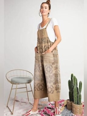 easel Beige Printed Wide-Leg Overall Jumpsuit. NWT Size Small